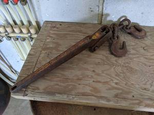 lot 113 image: 12 Chain Binder