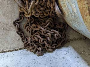 lot 116 image: 516 Log Chain