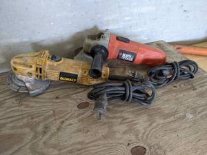 lot 131 image: DeWalt DW400 Angle Grinder and Black & Decker Angle Grinder - Both Tested Good