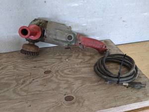 lot 133 image: Milwaukee Heavy Duty Electric Angle Grinder