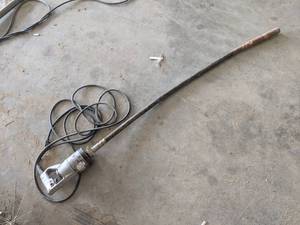 lot 142 image: Concrete Vibrator 110V - Tested and works