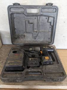 lot 171 image: Panasonic 12V Cordless Drill Kit