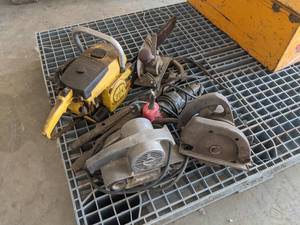 lot 177 image: McCulloch Chainsaw (Motor Stuck), Power Tools and More