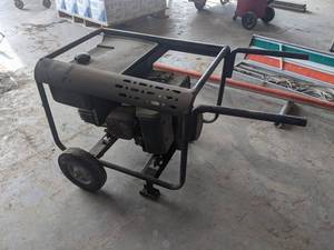 lot 182 image: Homelite 5000W Portable Generator - 11 HP Engine