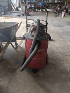 lot 185 image: Milwaukee Wet  Dry Vac Model 8950 - Tested and Sucks