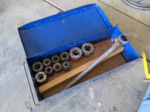 lot 191 image: Case with (10) Ridgid Pipe Threading Kit w Handle - 1 down to 14