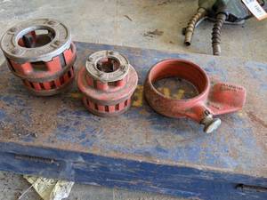 lot 193 image: Ridgid 12-R w (2) Pipe Threading Dies 1-12 & 34