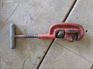 lot 195 image: Ridgid Model 2A Pipe Cutter 18 up to 2 Pipe