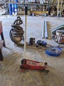 lot 205 image: MAC Tools 3 Ton Lightning Lift Floor Jack