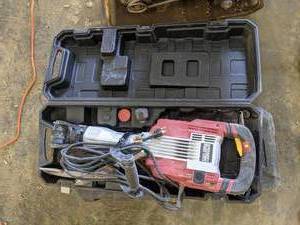 lot 210 image: Chicago Electric 120V Demolition Hammer - Tested and Works
