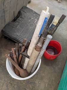 lot 212 image: Bucket Full of Hammer Bits and Concrete Drill Bits