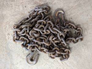 lot 242 image: 38 Log Chain