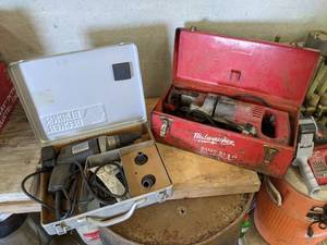 lot 254 image: Black & Decker Depth Sensitive SCRUGUN  (Tested and works.) and Milwaukee Sawzall (Not Working)