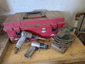lot 258 image: Makita Sander (Works) and Assorted Air tools in toolbox