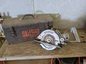 lot 259 image: Skil Portable Circular Saw - Worm Drive Model 77 - Tested and works.