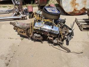 lot 260 image: Small Block Chevy w TH350 Transmission - Not 100% Sure, if Im wrong please let me know