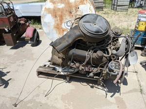 lot 261 image: Big Block Gas Engine - looks to be out of a medium duty truck
