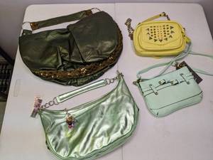 lot 171 image: Lot of (4) Bold Summer Purses Green and Yellow
