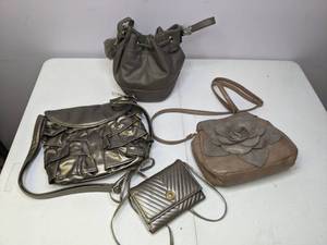lot 174 image: Lot of (4) Small Purses Silver  Bronze