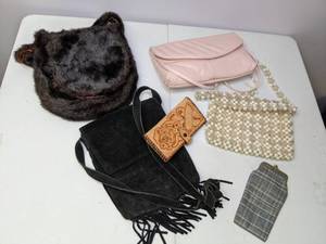 lot 180 image: Lot of (4) Purses and (1) Wallet and (1) Sunglass Holder