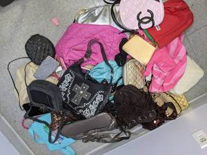 lot 185 image: Bin of Scratch N Dent Purses