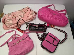 lot 158 image: Lot of (5) Pretty Purses Pink, Camo, Black