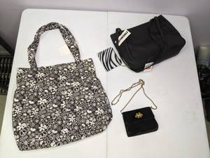 lot 135 image: Lot of (3) Purses Zebra, Floral, Black