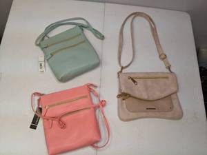 lot 137 image: Lot of (3) Crossbody Purses Teal, Salmon, Pink