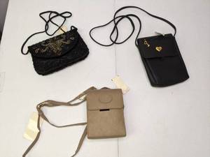 lot 138 image: Lot of (3) Wallet-Sized Purses Beige, Black