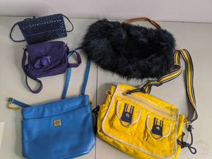 lot 94 image: Lot of (5) Purses Blue and Yellow 