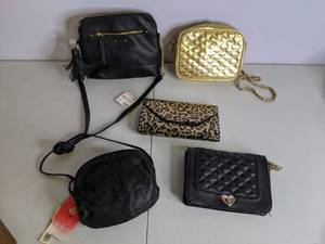lot 75 image: Lot of (5) Elegant Purses and Clutches Black, Gold, Animal Print