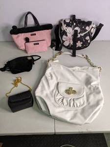 lot 87 image: Lot of (5) Purses White, Pink, Black,&nbspFloral