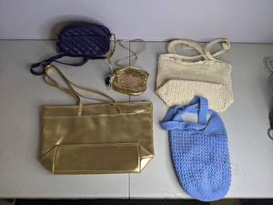 lot 58 image: Lot of (5) Purses Crochet and Sparkly