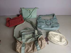 lot 59 image: Lot of (5) Spring Purses Teal, Sea Green, Beige, Red