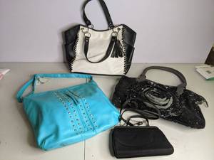 lot 61 image: Lot of (4) Purses Teal and Black 