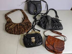 lot 65 image: Lot of (5) Purses Brown and Black 