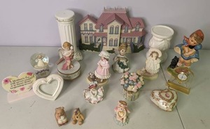 lot 113 image: Beautiful Collection of Vintage Porcelain Dcor see pictures