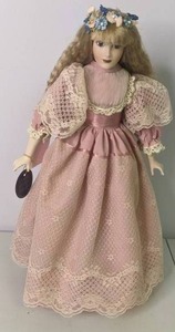lot 117 image: Royal Heirloom Collection Porcelain Doll w Box