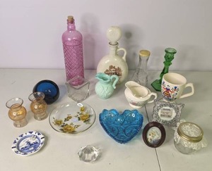 lot 119 image: Mixed Lot of Beautiful Vintage Glass & Porcelain Decorations see pictures