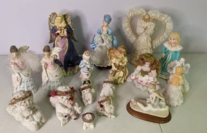 lot 225 image: Beautiful Collection of Vintage Porcelain Figurines, (5) Dreamsicles Figurines
