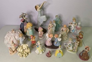 lot 228 image: Beautiful Collection of Vintage Porcelain Statues