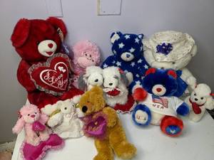 lot 205 image: Lot of Valentines Day & Fourth of July Stuffed Animals