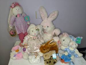 lot 207 image: Adorable Lot of Vintage Stuffed Bunnies