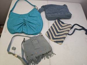 lot 213 image: Lot of (4) Summer Themed Purses Teal, Chevron, Blue