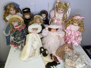 lot 189 image: Vintage Collection of Beautiful Dolls and Misc.