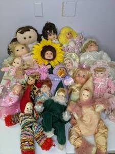 lot 191 image: Vintage Collection of Baby Dolls and Cabbage Patch Dolls