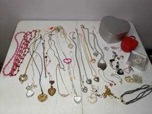 lot 195 image: Beautiful Collection of Vintage Heart Themed Jewelry & (2) Heart Jewelry Boxes