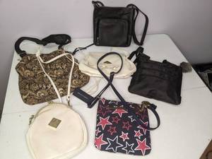 lot 287 image: Lot of (6) Purses White, Black, Floral, Stars