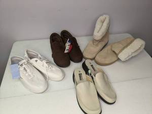 lot 288 image: Lot of (4) Pairs of Womens Shoes Boots