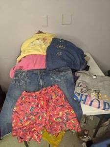 lot 292 image: Lot of Assorted Womens Clothing Mostly Tops (22)